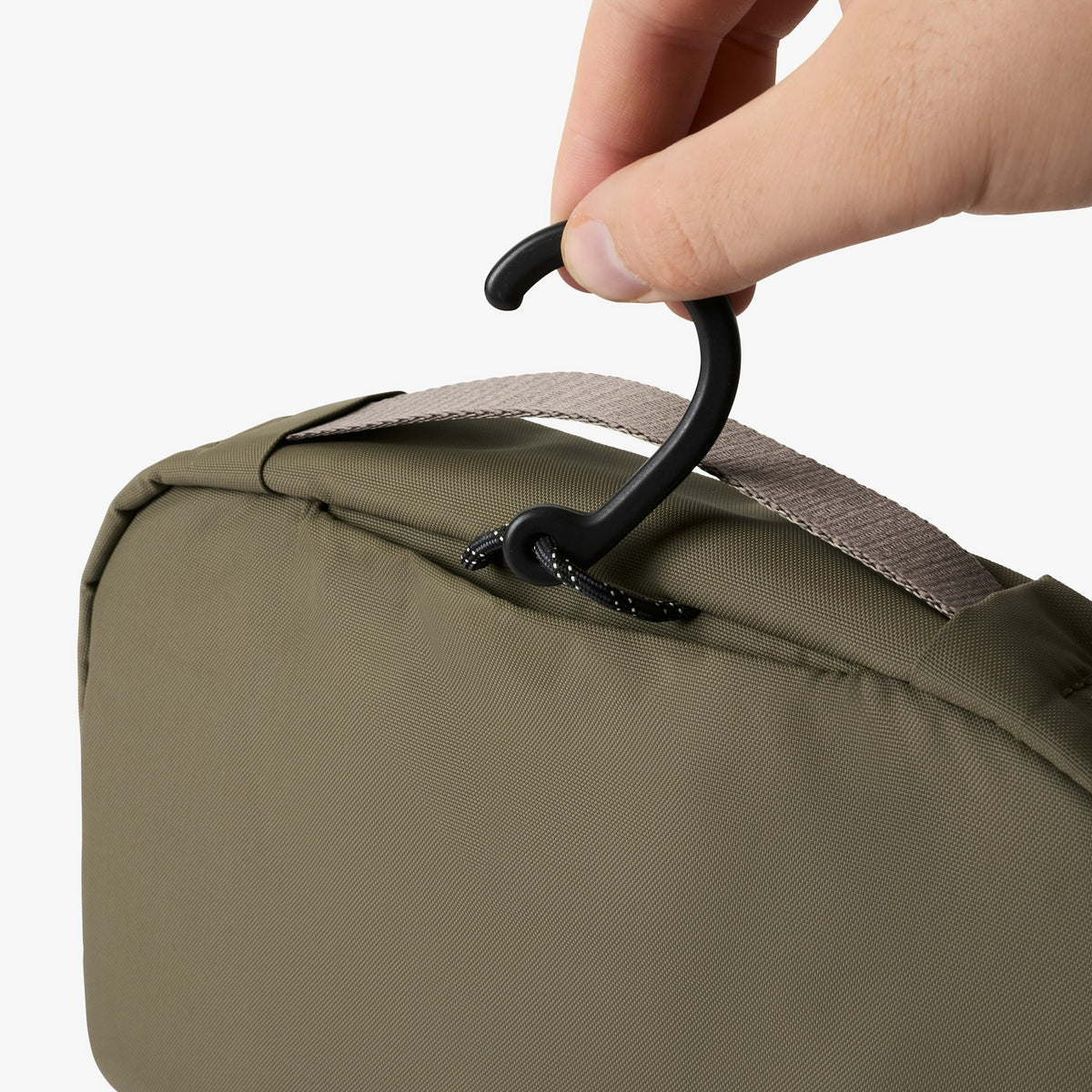 Hanging Toiletry Kit - US 6258