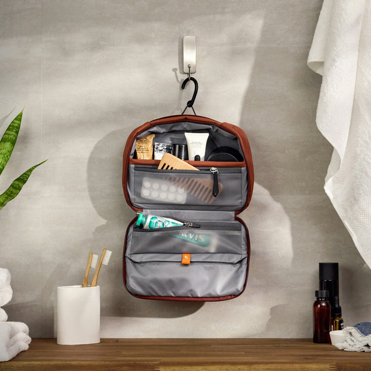 Hanging Toiletry Kit - US 6258